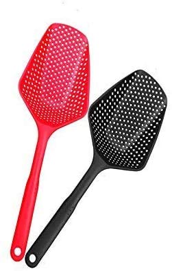 SKEMIX Kitchen Nylon Strainer Scoop Colander, Skimmer Spoon with Long Handle, Drain Shovel Strainers, Water Leaking Shovels Ice Shovel Colanders - Pack of 2 (Red and Black))